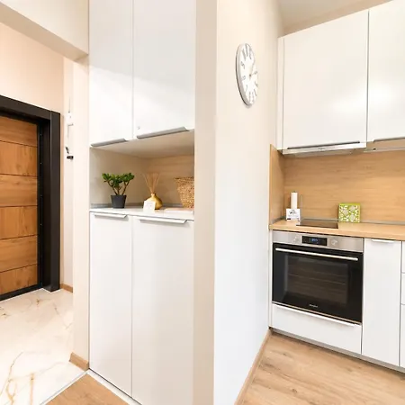 Apartment Nm Prime Location *